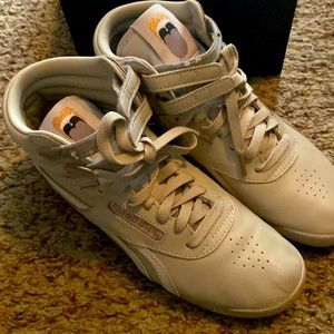 Cardi B Reebok B F/S Hi. Gray. Size 9.